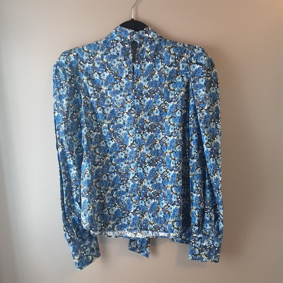 Stradivarius Blue Floral Blouse, Statement Sleeves, Tie at Collar NWOT Small - Picture 8 of 16